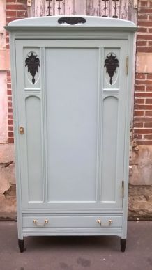 Petite armoire parisienne