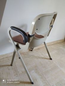 rare chaise avec accoudoir modele DORSAL par Piretti