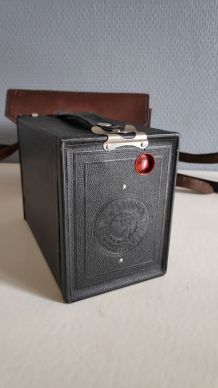 appareil photo ancien Brownie n°2 avec sa sacoche en cuir