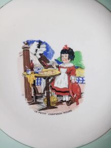 Plat à gâteau en faïence  "Le petit chaperon rouge" 