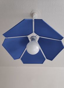 suspension pétales bleus des années 80