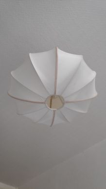 suspension "cocoon" du Vietnam en tissu de soie