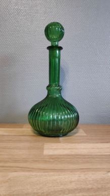 carafe verte nervurée avec bouchon rond
