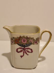 Petit pot à lait porcelaine de Limoges PL décor floral