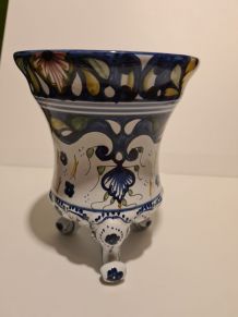 Vase tripode faïence de Nevers décor floral