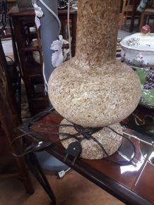 lampe de salon en pierre naturelle avec abat-jour parchemin