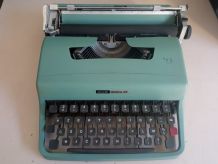 Machine à écrire Olivetti Lettera 32 années 60