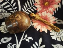 CLOCHE METAL gravé avec cordage 