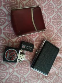 Lot 2 étuis a cigarettes et un briquet 