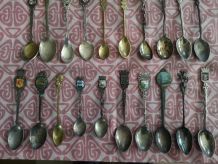 LOT d'anciennes petites cuillères de Collection ville pays e