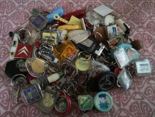 LOT de porte clefs anciens période1960