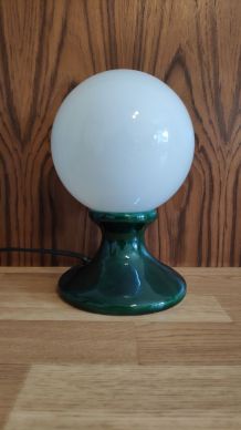 lampe en céramique verte et globe opaline