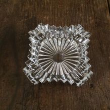 Cendrier en verre ciselé 