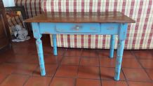 Ancienne petite table pour enfant 