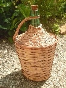 dame jeanne , bonbonne recouverte osier , vintage