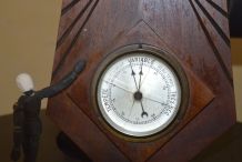 Beau Et Ancien Hydrometre  art déco -en bois massif sculpté 