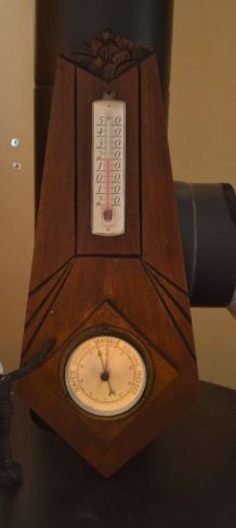 Beau Et Ancien Hydrometre  art déco -en bois massif sculpté 
