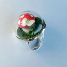 Bague réglable globe terrarium, champignon rouge