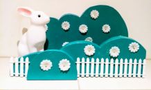 Etagère buisson vert, veilleuse lapin, vert et blanc