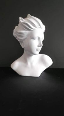 buste femme en céramique blanche