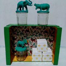 Etagère dinosaure verte et jaune, lampe assortie