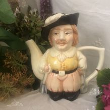 Pichet personnage ou théière en céramique