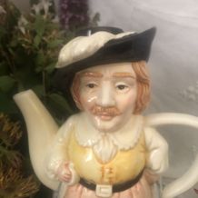 Pichet personnage ou théière en céramique