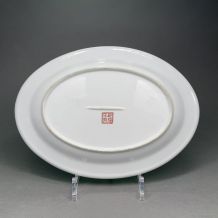 Plat ovale en porcelaine de Chine décor paon et fleurs