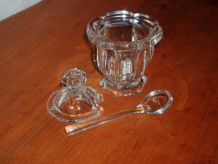 MOUTARDIER CRISTAL DE BACCARAT MODELE HARCOURT. AVEC SA CUIL