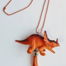 Collier dinosaure orange, Tricératops, fille, garçon