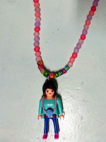Collier Playmobil, "pour maman", perles roses