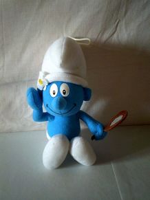 Peluche Stroumphette une fleur sur la tête 