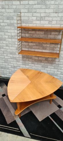 table scandinave pieds fuseau tres bonne stabilité; trace d 