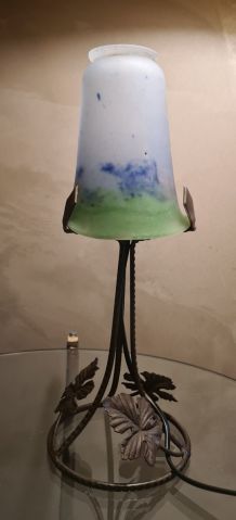 lampe fer forgé , tulipe de type muller ,non signé ,33x12 el