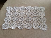 Napperon au crochet blanc