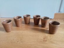 Tasses ou verres en grès émaillée