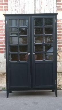 armoire vitrine parisienne