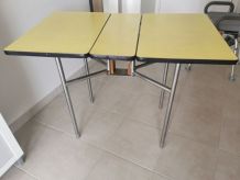 Table formica jaune gain de place