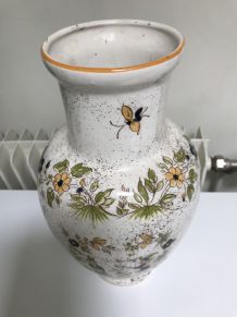 vase en faience de Moustiers