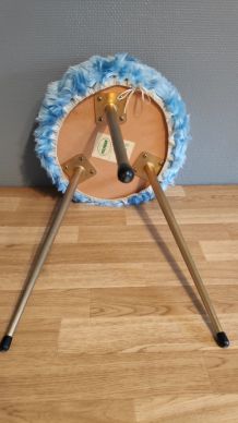 tabouret tripode moumoute bleue