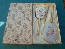 set de  coiffure dans sa boite , vintage