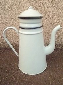 cafetière en acier émaillé , vintage
