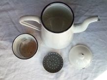 cafetière en acier émaillé , vintage