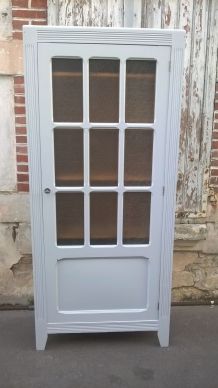 armoire vitrine parisienne