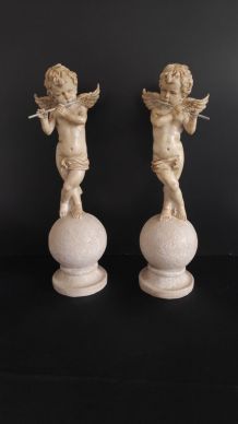 statuettes d'angelot à flûte
