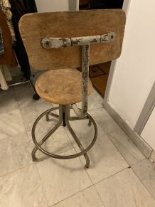 Tabouret industriel  et fauteuil de bureau  ,