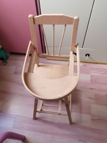 Petite chaise vintage rose vielli 