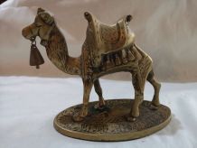 STATUETTE CHAMEAU EN BRONZE  socle en Laiton 