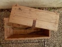 caisse  a outils en bois , vintage