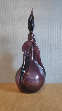 carafe violette en verre soufflé